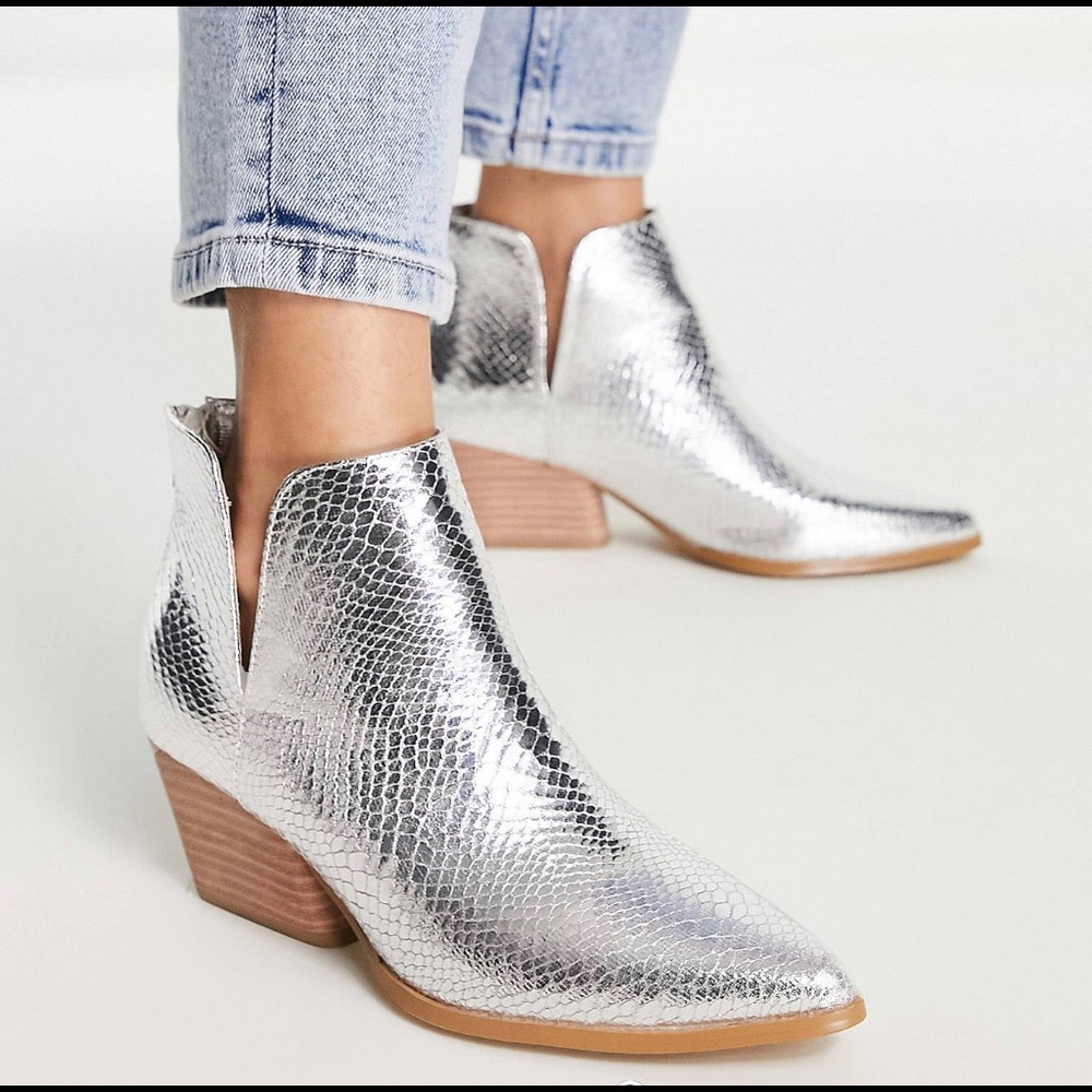 Urban Revivo western ankle boot in silver - US 8.5